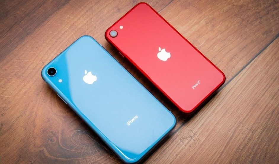 iPhone SE 2 or iPhone XR